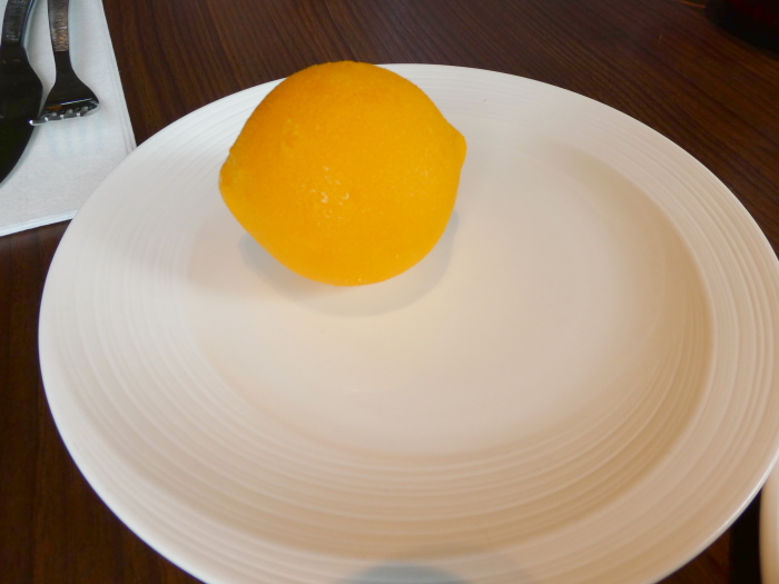 大阪　ヒルトン大阪　カフェマイプレイスのレモンケーキ